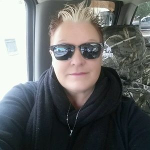 Meet your Posher, Angie